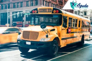 choque entre pickup y autobús escolar en Tulare County